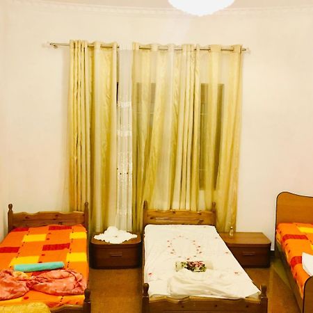 Port Side Rooms Дуррес Екстер'єр фото