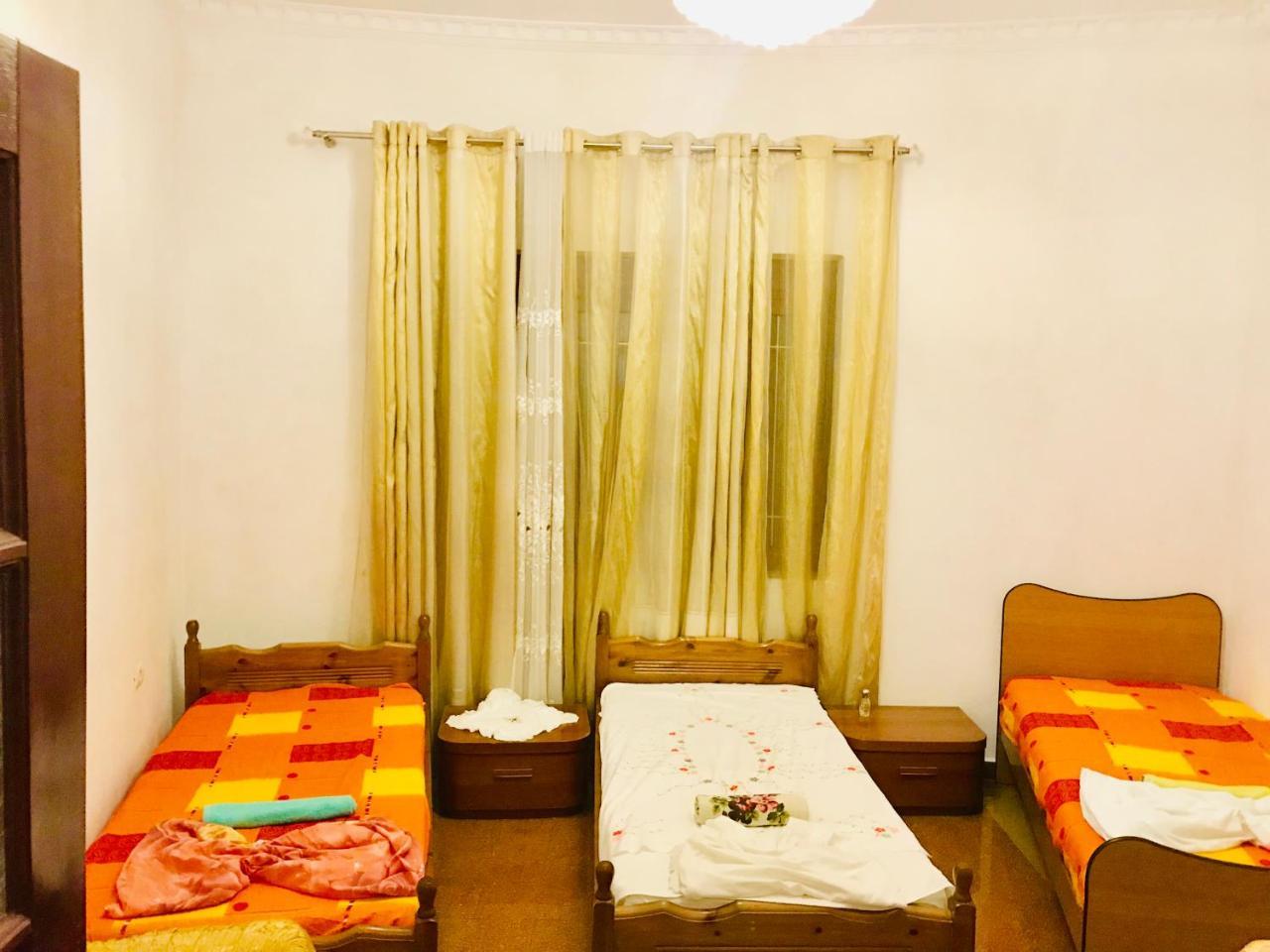 Port Side Rooms Дуррес Екстер'єр фото